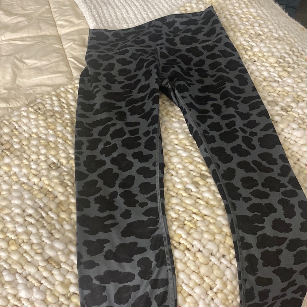 Lululemon capri leopard leggings